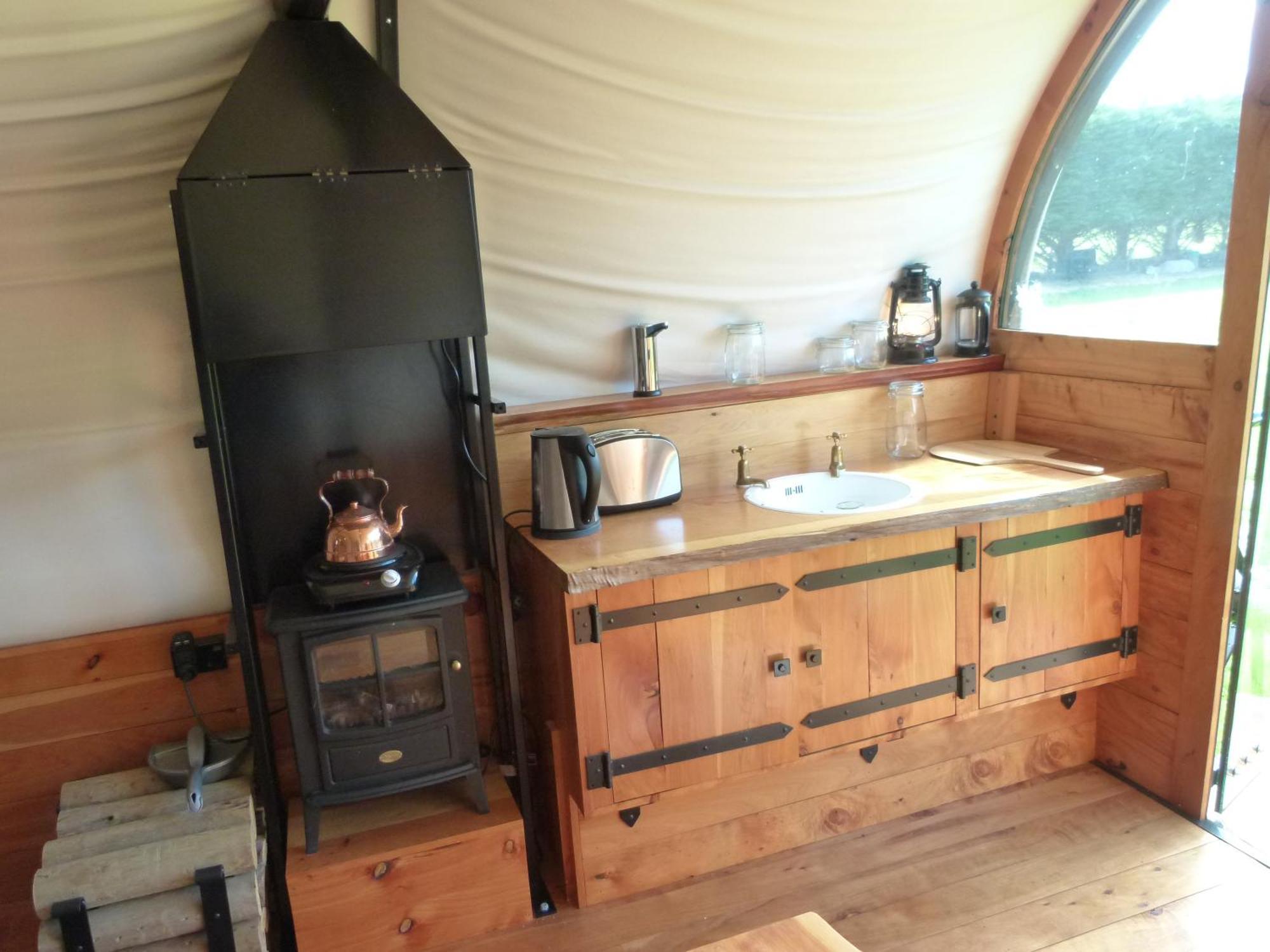Wacky Stays - Unique Farm-Stay Glamping Rentals, Free Animal Feeding Tours Kaikoura Ngoại thất bức ảnh