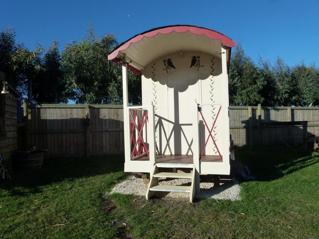 Wacky Stays - Unique Farm-Stay Glamping Rentals, Free Animal Feeding Tours Kaikoura Ngoại thất bức ảnh