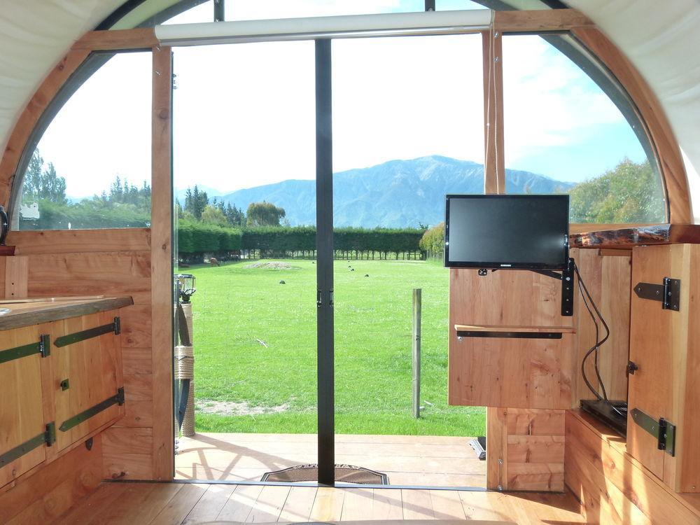 Wacky Stays - Unique Farm-Stay Glamping Rentals, Free Animal Feeding Tours Kaikoura Ngoại thất bức ảnh