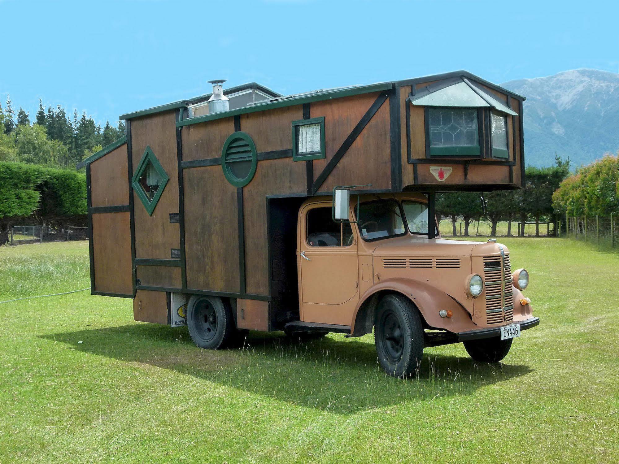 Wacky Stays - Unique Farm-Stay Glamping Rentals, Free Animal Feeding Tours Kaikoura Ngoại thất bức ảnh
