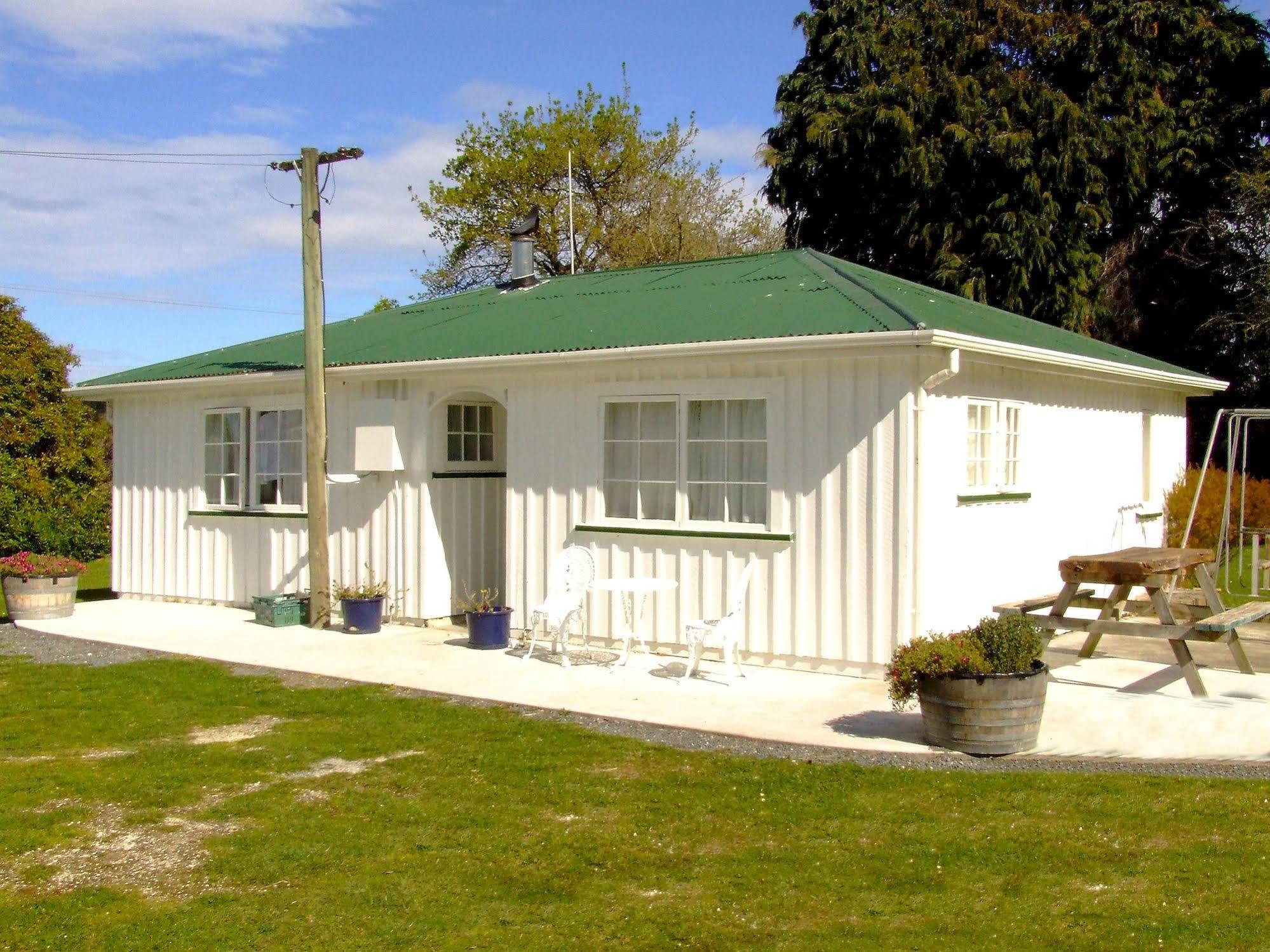 Wacky Stays - Unique Farm-Stay Glamping Rentals, Free Animal Feeding Tours Kaikoura Ngoại thất bức ảnh