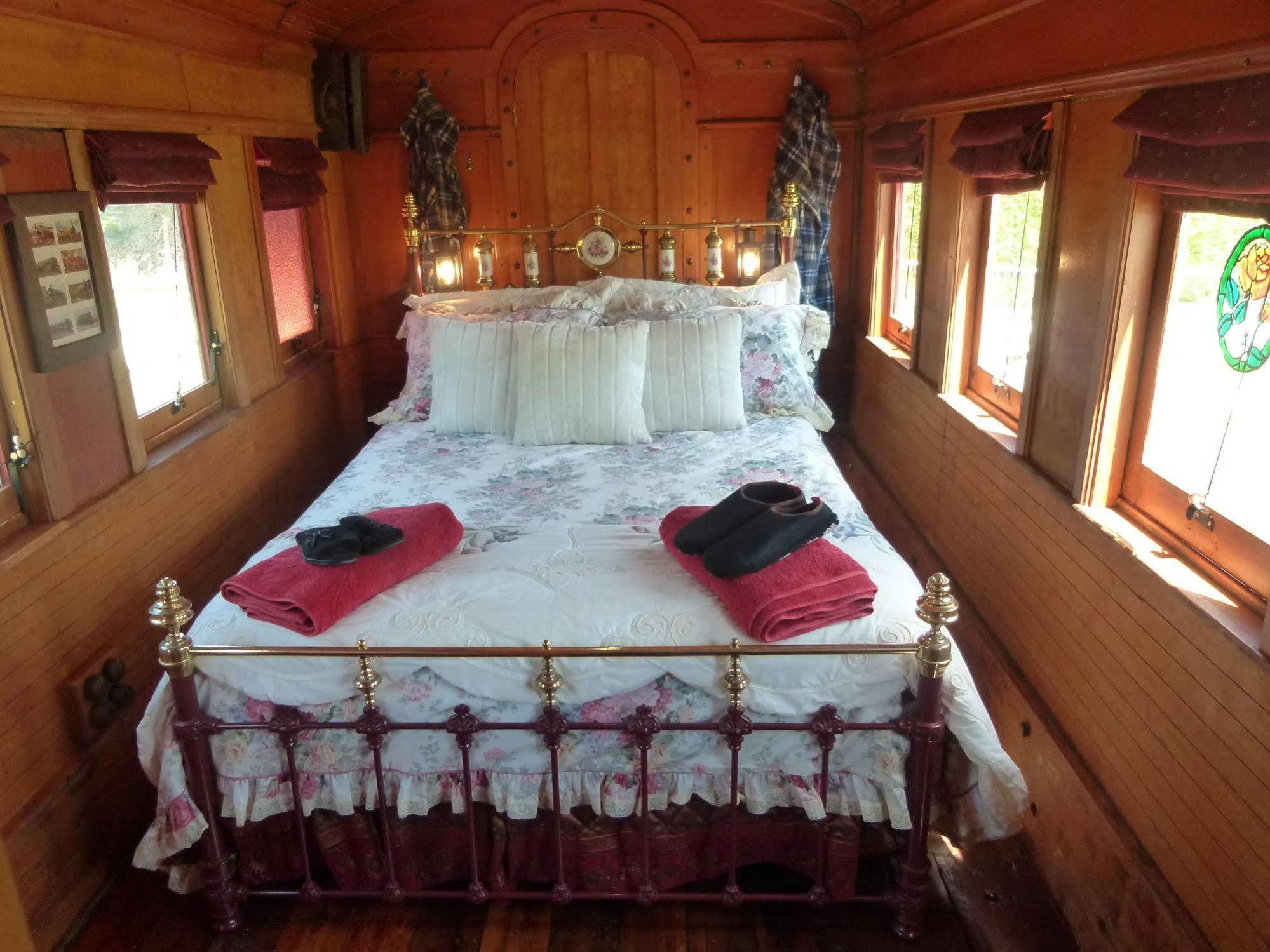 Wacky Stays - Unique Farm-Stay Glamping Rentals, Free Animal Feeding Tours Kaikoura Ngoại thất bức ảnh