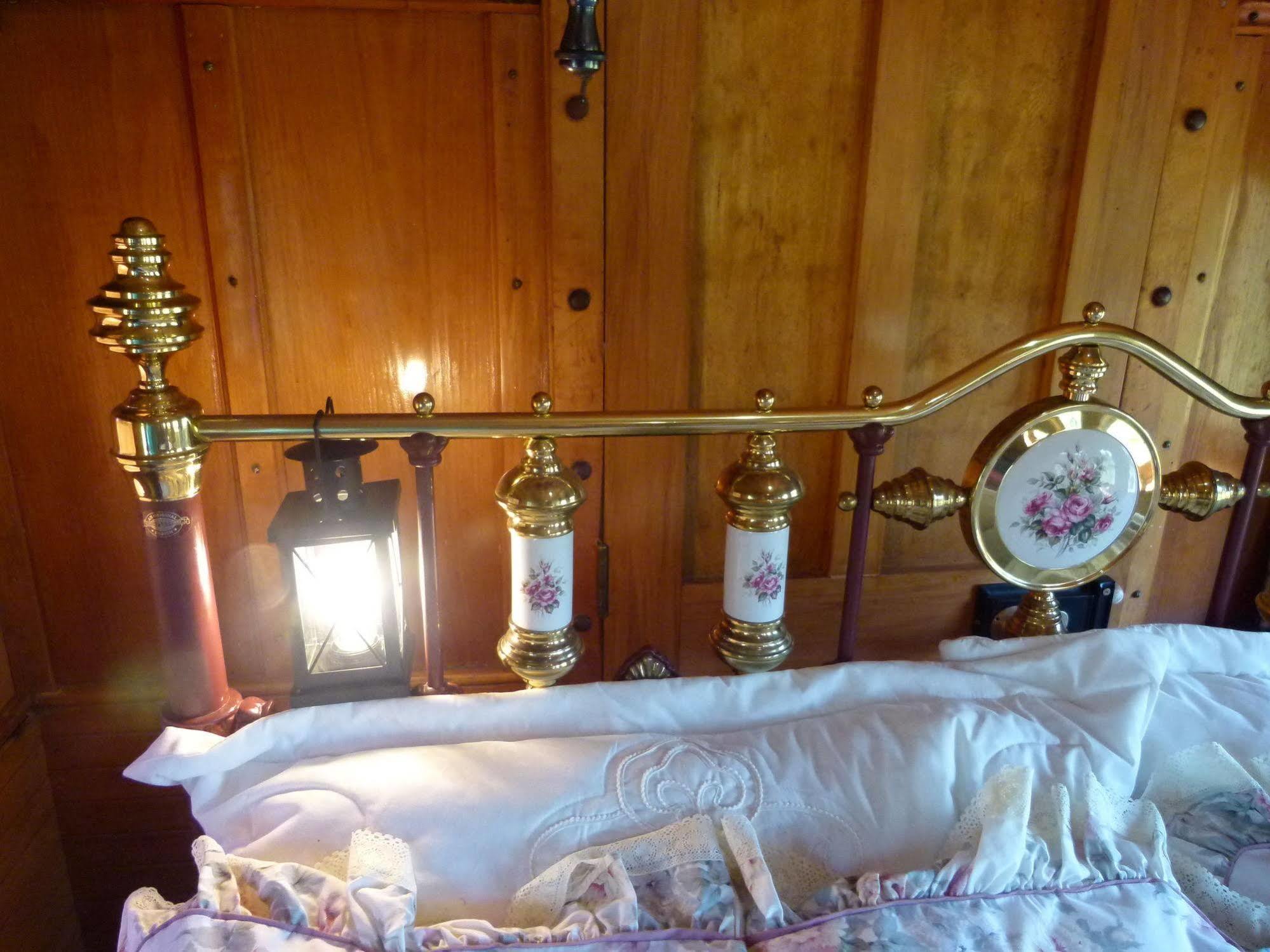 Wacky Stays - Unique Farm-Stay Glamping Rentals, Free Animal Feeding Tours Kaikoura Ngoại thất bức ảnh