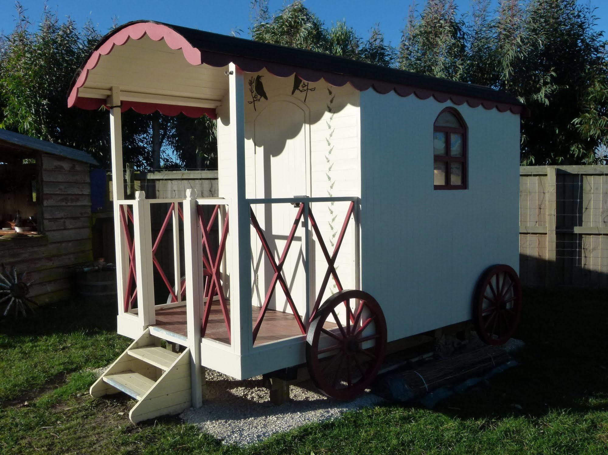 Wacky Stays - Unique Farm-Stay Glamping Rentals, Free Animal Feeding Tours Kaikoura Ngoại thất bức ảnh
